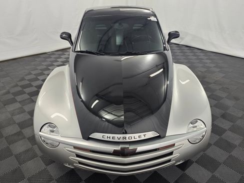 Used 2005 Chevrolet SSR w/ Preferred Equipment Group RWD image 10