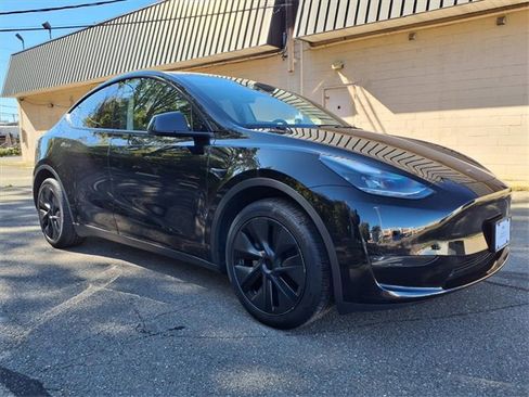 Used 2024 Tesla Model Y Long Range image 7