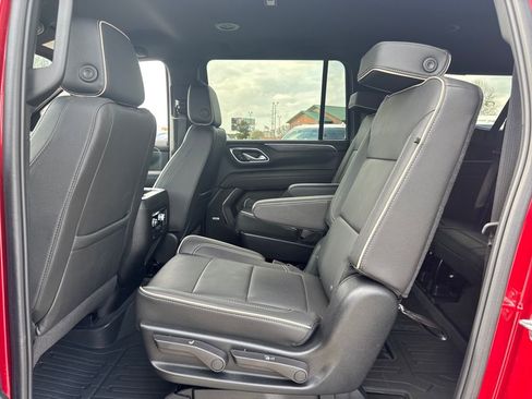 Used 2024 GMC Yukon XL SLT w/ SLT Luxury Package image 18