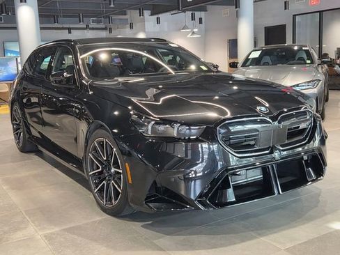 Used 2026 BMW M5 Touring AWD/4WD image 3