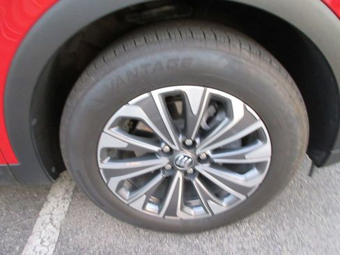 Certified 2025 Buick Envision Preferred image 9