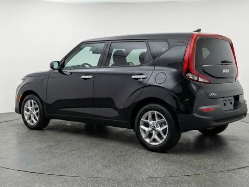 Used 2025 Kia Soul LX w/ LX Technology Package FWD image 6