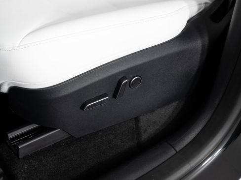 Used 2023 Tesla Model Y Long Range image 16