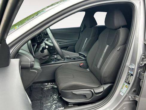 Used 2025 Hyundai Elantra Sport FWD image 7