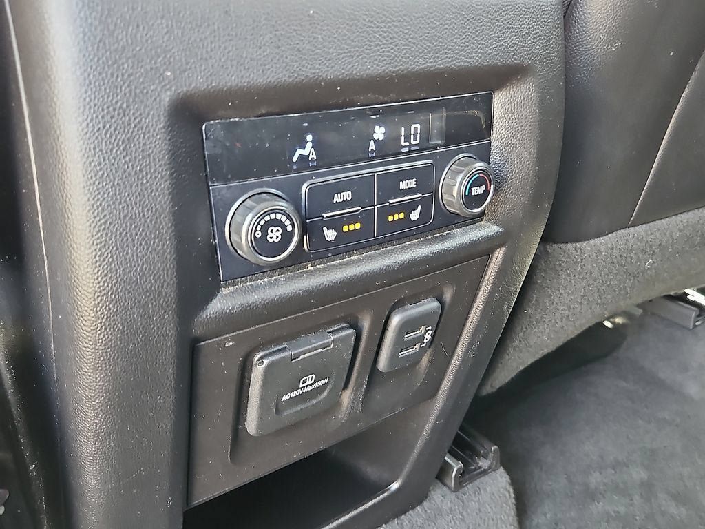 Certified 2019 Chevrolet Traverse Premier w/ LPO, Blackout Package FWD image 29