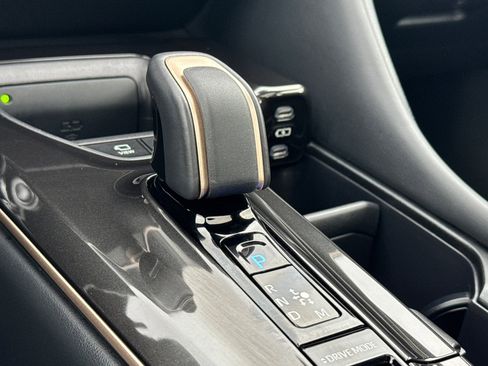 Used 2024 Toyota Crown Platinum image 24