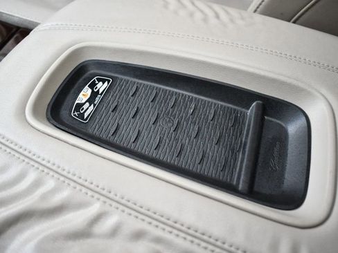 Used 2017 Cadillac Escalade ESV Luxury image 46