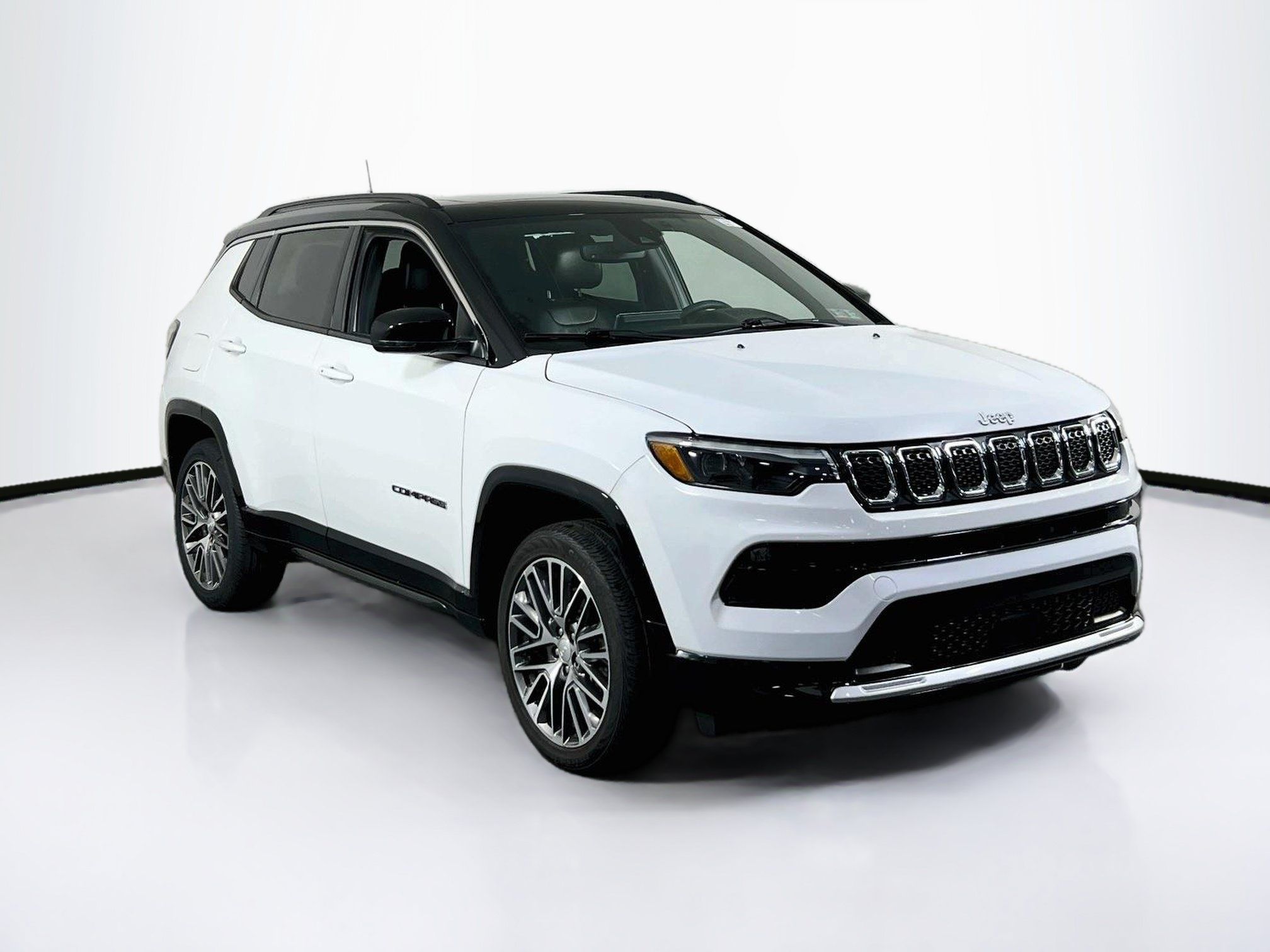 Used 2023 Jeep Compass Limited w/ Elite Group AWD/4WD image 3