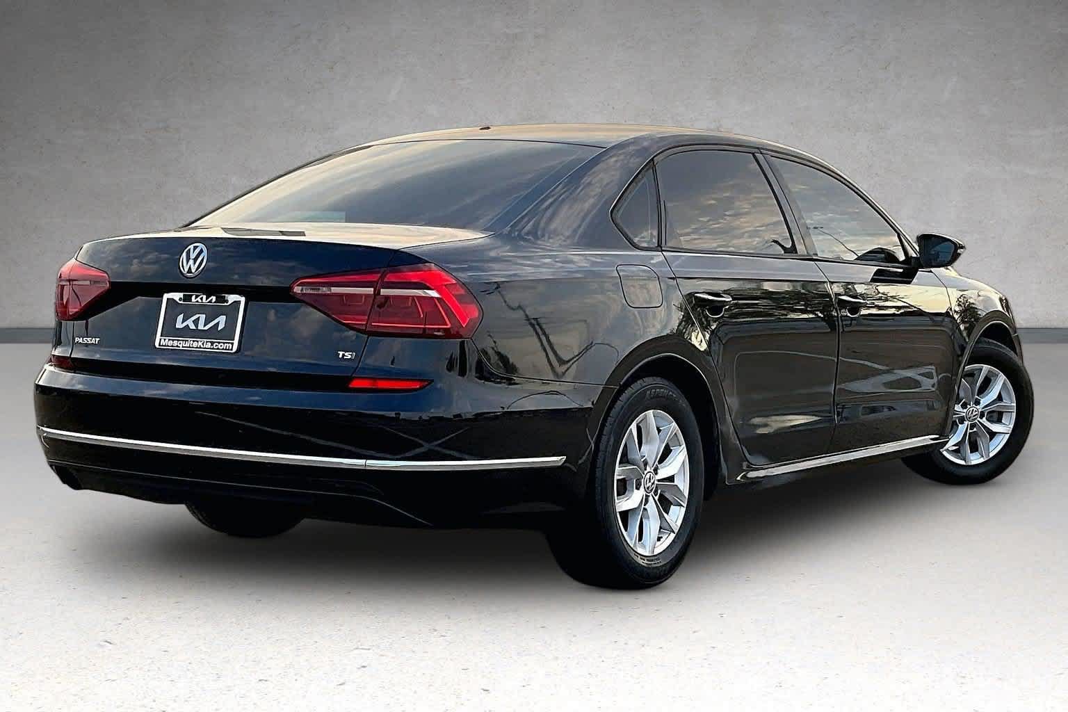 Used 2018 Volkswagen Passat 2.0T S w/ Driver Assistance Package FWD image 21
