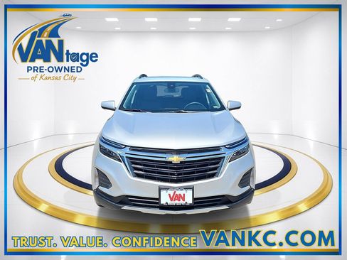 Used 2022 Chevrolet Equinox LT FWD image 2
