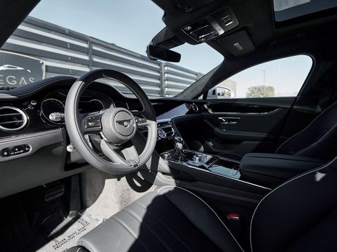 Used 2024 Bentley Flying Spur S V8 image 2