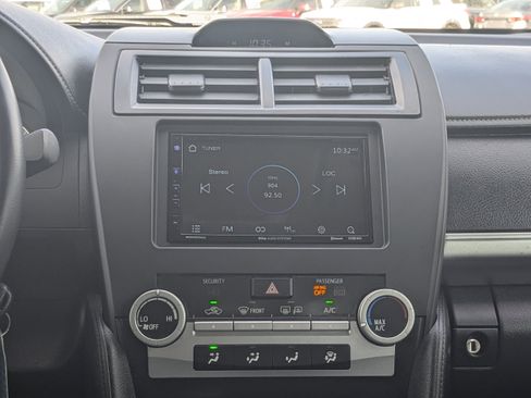 Used 2014 Toyota Camry L image 15