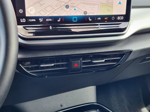 Certified 2025 Volkswagen ID.4 Pro AWD/4WD image 17