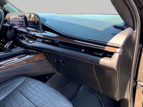 Used 2023 Cadillac Escalade Sport Platinum AWD/4WD image 19