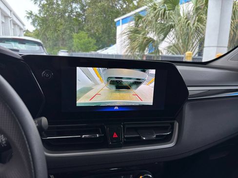 Used 2025 Chevrolet TrailBlazer LT FWD image 25