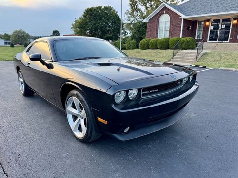 Used 2010 Dodge Challenger R/T image 9