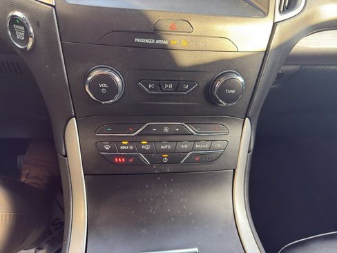 Used 2020 Ford Edge SEL image 16