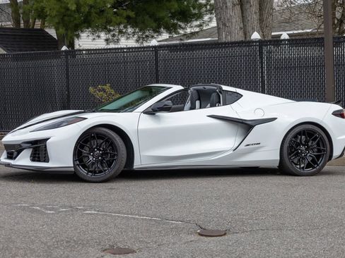 Used 2023 Chevrolet Corvette Z06 w/ Engine Appearance Package RWD image 11