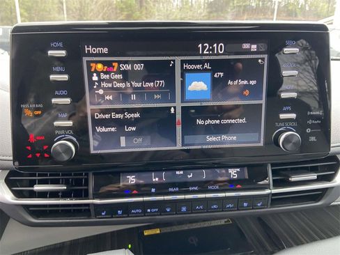 Used 2022 Toyota Sienna Limited image 22