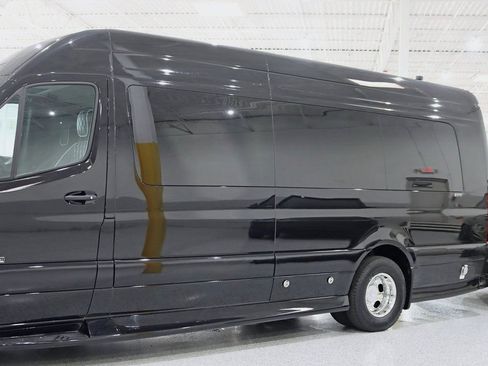 Used 2024 Mercedes-Benz Sprinter 3500 image 3