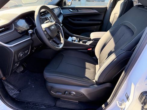 New 2026 Jeep Grand Cherokee Laredo AWD/4WD image 8