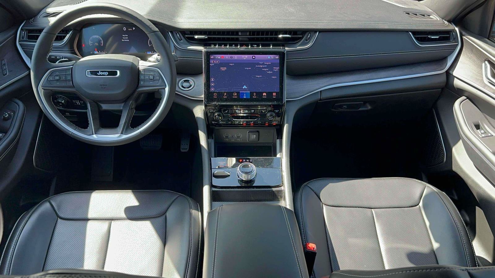 Used 2025 Jeep Grand Cherokee Limited w/ Luxury Tech Group II AWD/4WD image 11