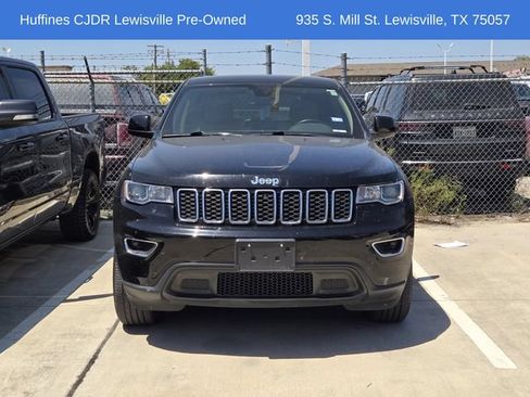 Used 2022 Jeep Grand Cherokee Laredo E w/ Security & Convenience Group AWD/4WD image 2
