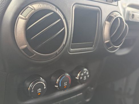 Used 2015 Jeep Wrangler Unlimited Sport AWD/4WD image 27
