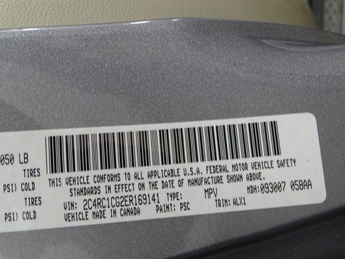 Used 2014 Chrysler Town & Country Touring-L w/ Driver Convenience Group image 19