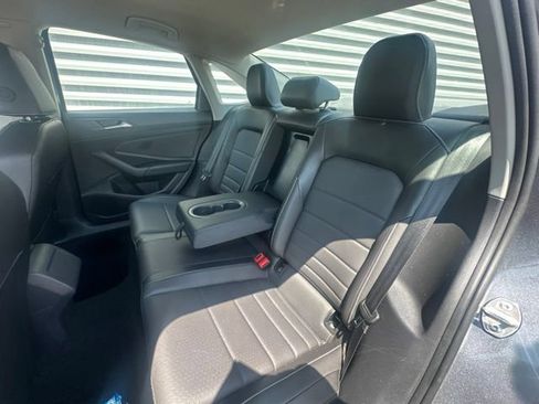 Used 2024 Volkswagen Jetta SE FWD image 8