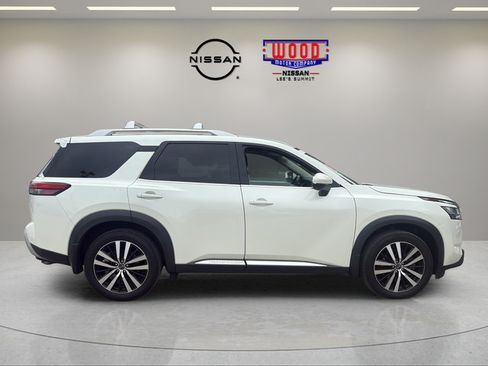 Used 2023 Nissan Pathfinder Platinum w/ Cargo Package AWD/4WD image 4