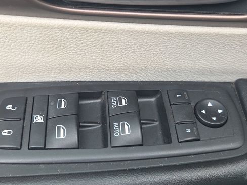 Used 2021 Chrysler Voyager Lxi image 29