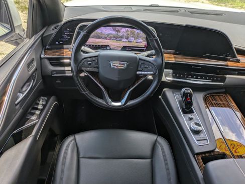 Used 2022 Cadillac Escalade ESV Luxury RWD image 14