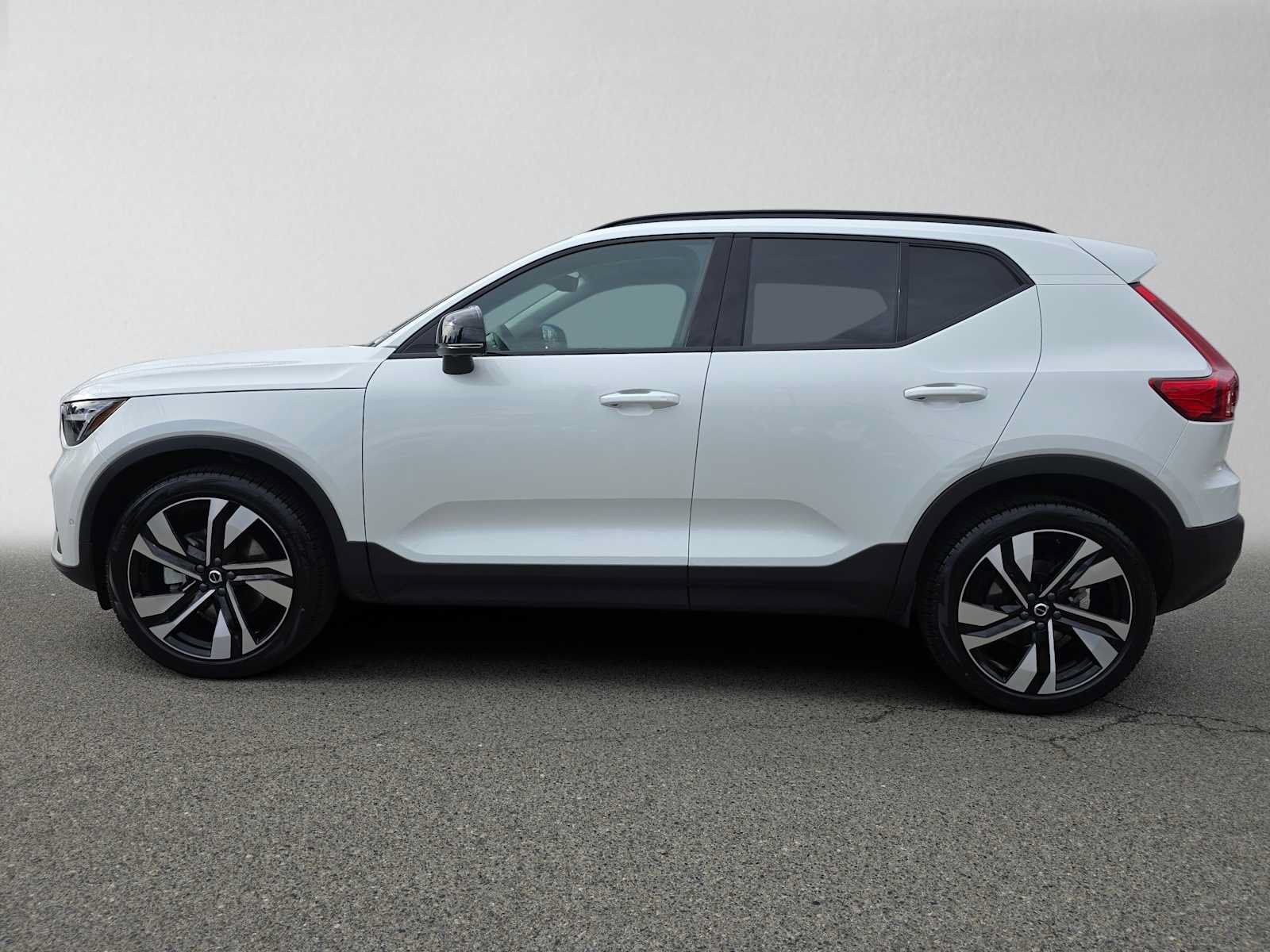 Used 2026 Volvo XC40 B5 Ultra w/ Climate Package AWD/4WD image 6