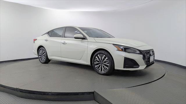 Used 2023 Nissan Altima 2.5 SV FWD image 11
