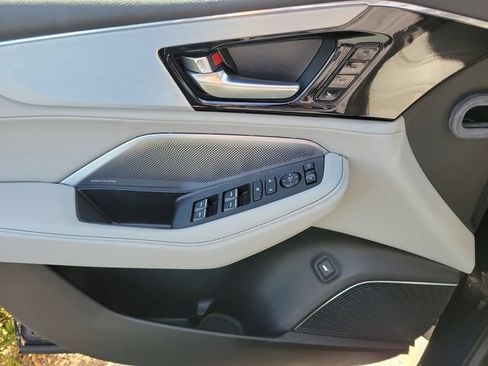 Used 2025 Acura MDX w/ Technology Package FWD image 17