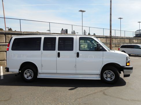 Used 2017 Chevrolet Express 3500 LT w/ LT Preferred Equipment Group image 6