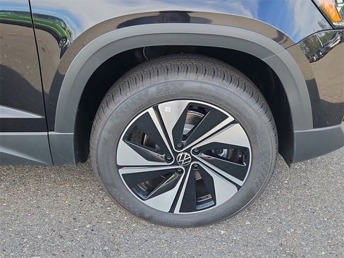 New 2025 Volkswagen Taos SE image 3