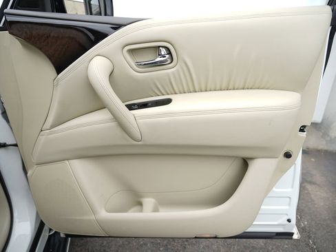 Used 2012 INFINITI QX56 4WD w/ Deluxe Touring Pkg image 28