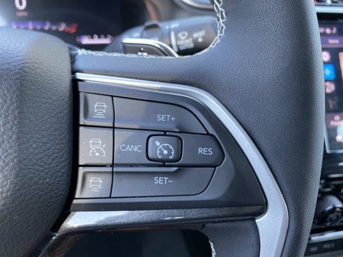 Certified 2023 Jeep Grand Cherokee Altitude AWD/4WD image 17