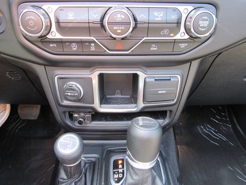 Used 2023 Jeep Gladiator Sport AWD/4WD image 42
