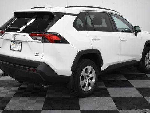 Used 2020 Toyota RAV4 LE image 4