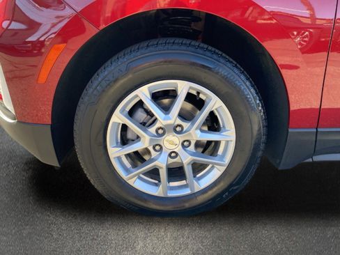 Used 2024 Chevrolet Equinox LT AWD/4WD image 11