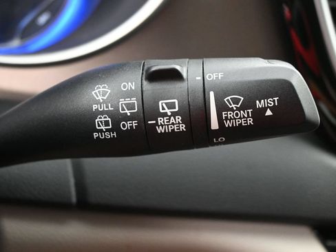 Used 2022 Chrysler Voyager LX FWD image 18