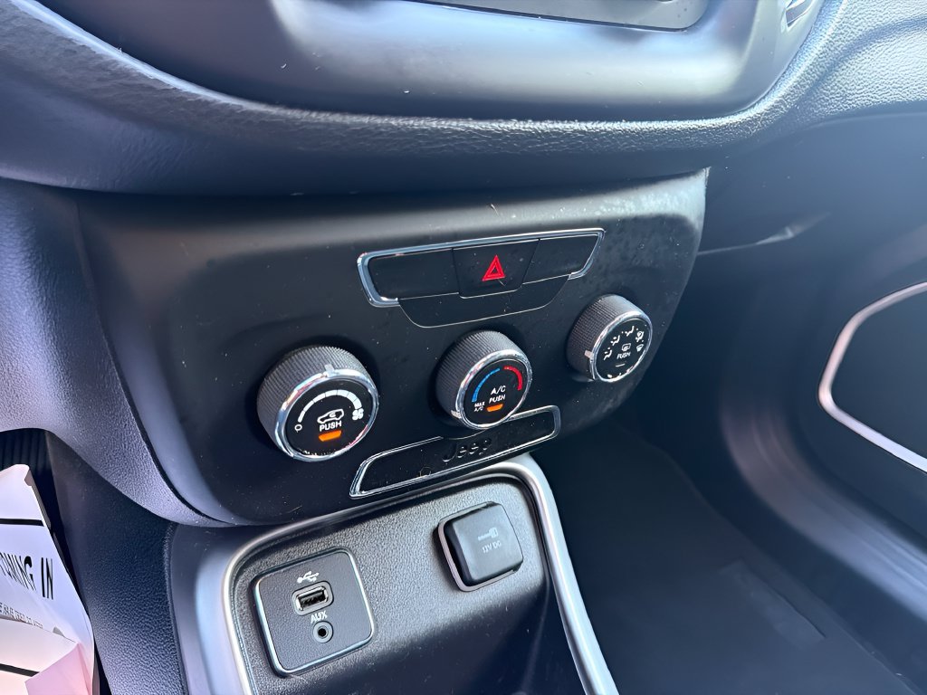 Used 2018 Jeep Compass Sport w/ Mopar Graphics Package FWD image 19