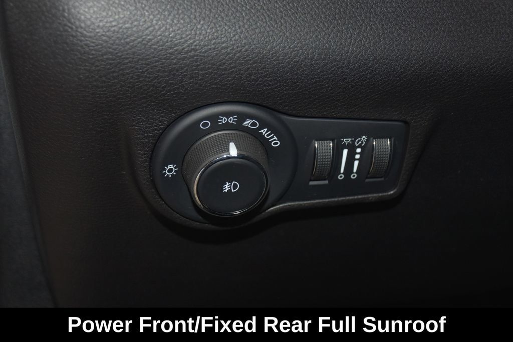 Used 2025 Jeep Compass Latitude w/ Sun & Sound Group AWD/4WD image 12