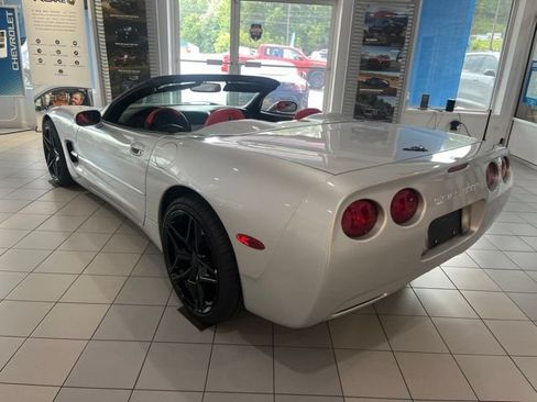 Used 2001 Chevrolet Corvette Convertible w/ Preferred Equipment Group2 RWD image 6