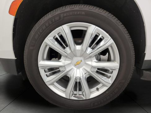 Used 2023 Chevrolet Suburban High Country AWD/4WD image 3