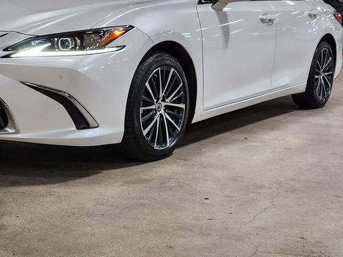 Used 2024 Lexus ES 350 w/ Premium Package image 17