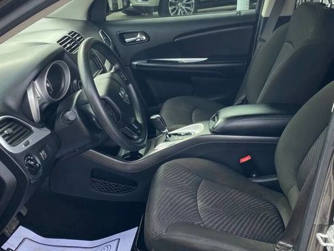 Used 2019 Dodge Journey SE w/ Blacktop Package image 10